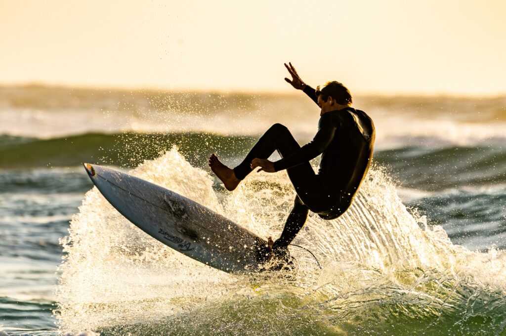 https://www.pexels.com/photo/man-about-to-wipeout-of-his-surfboard-1654489/